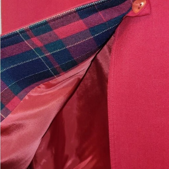 Stunning rich vintage red wool coat from Ireland. - Picture 6 of 10